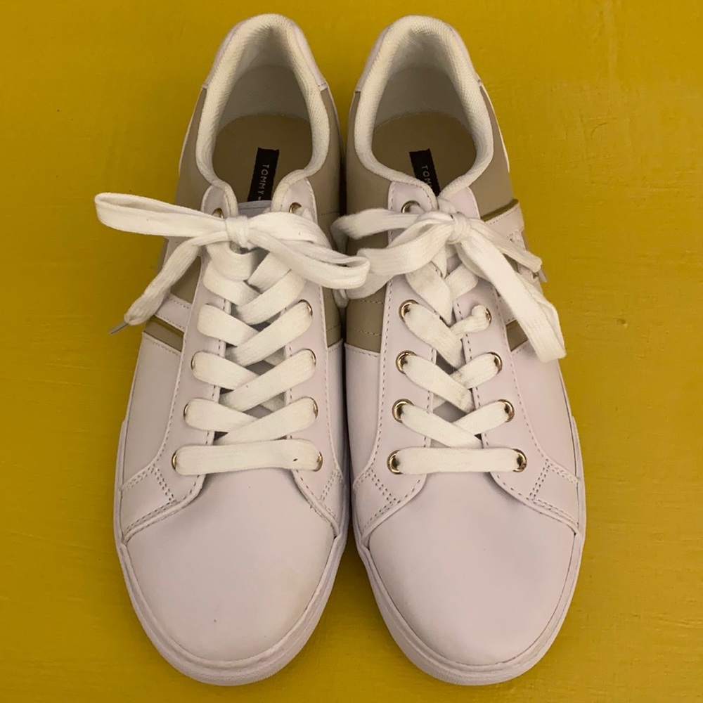 Size 10 Tommy Hilfiger Sneakers